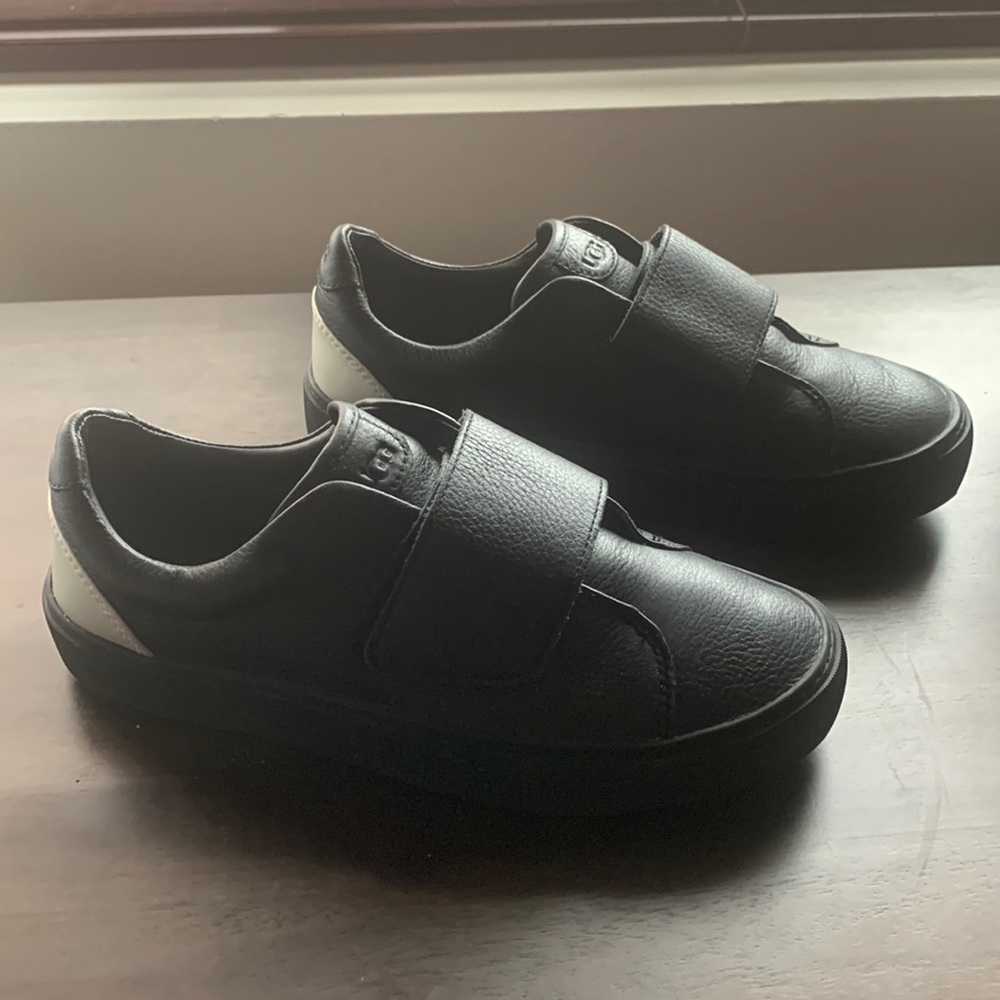 UGG size 7.5 Leather sneakers